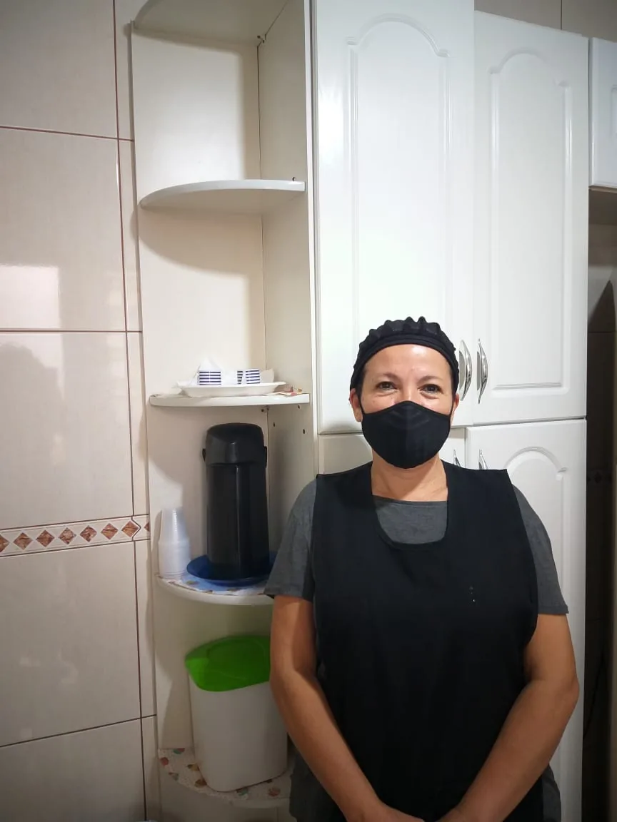 Equipe conferindo documentos de veículos em Jacareí